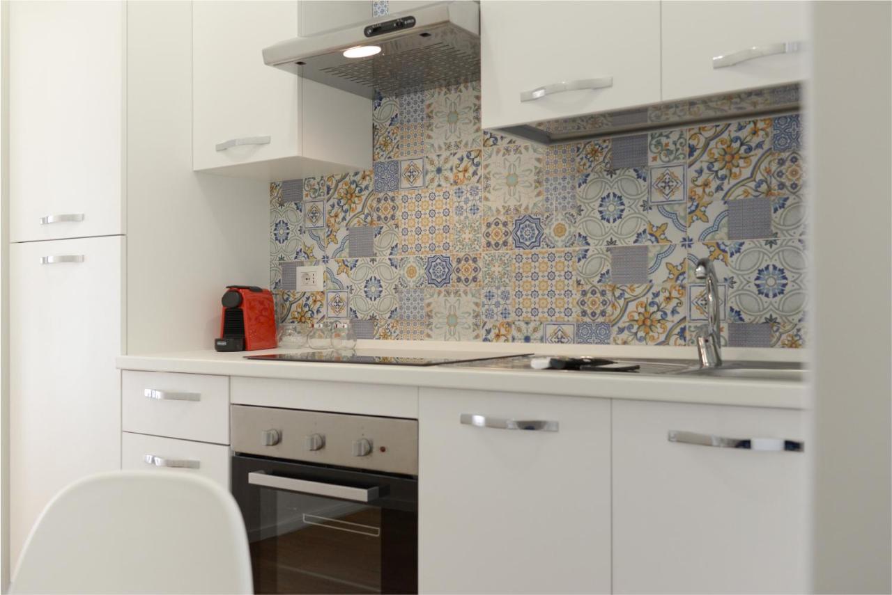 Filomena Chic Apartment คาตาเนีย ภายนอก รูปภาพ