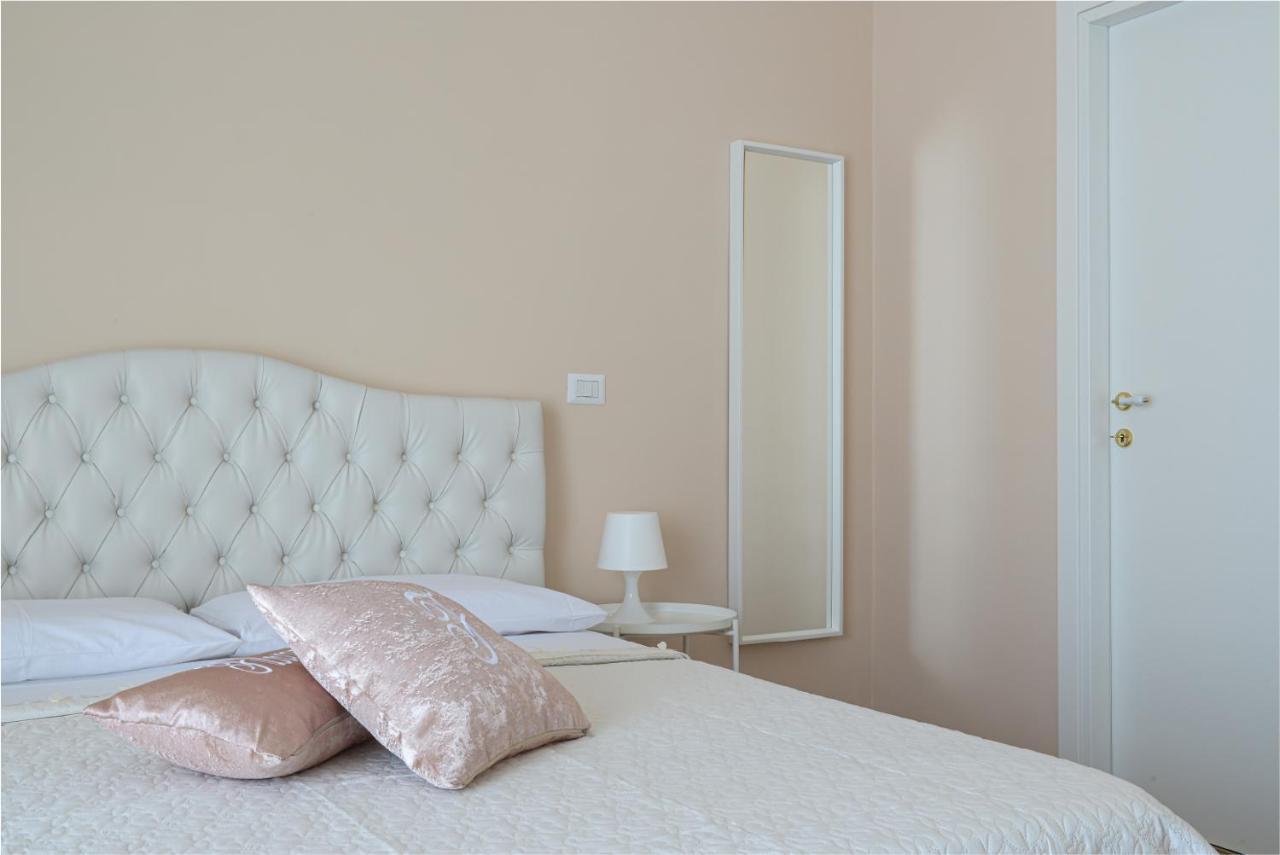 Filomena Chic Apartment คาตาเนีย ภายนอก รูปภาพ