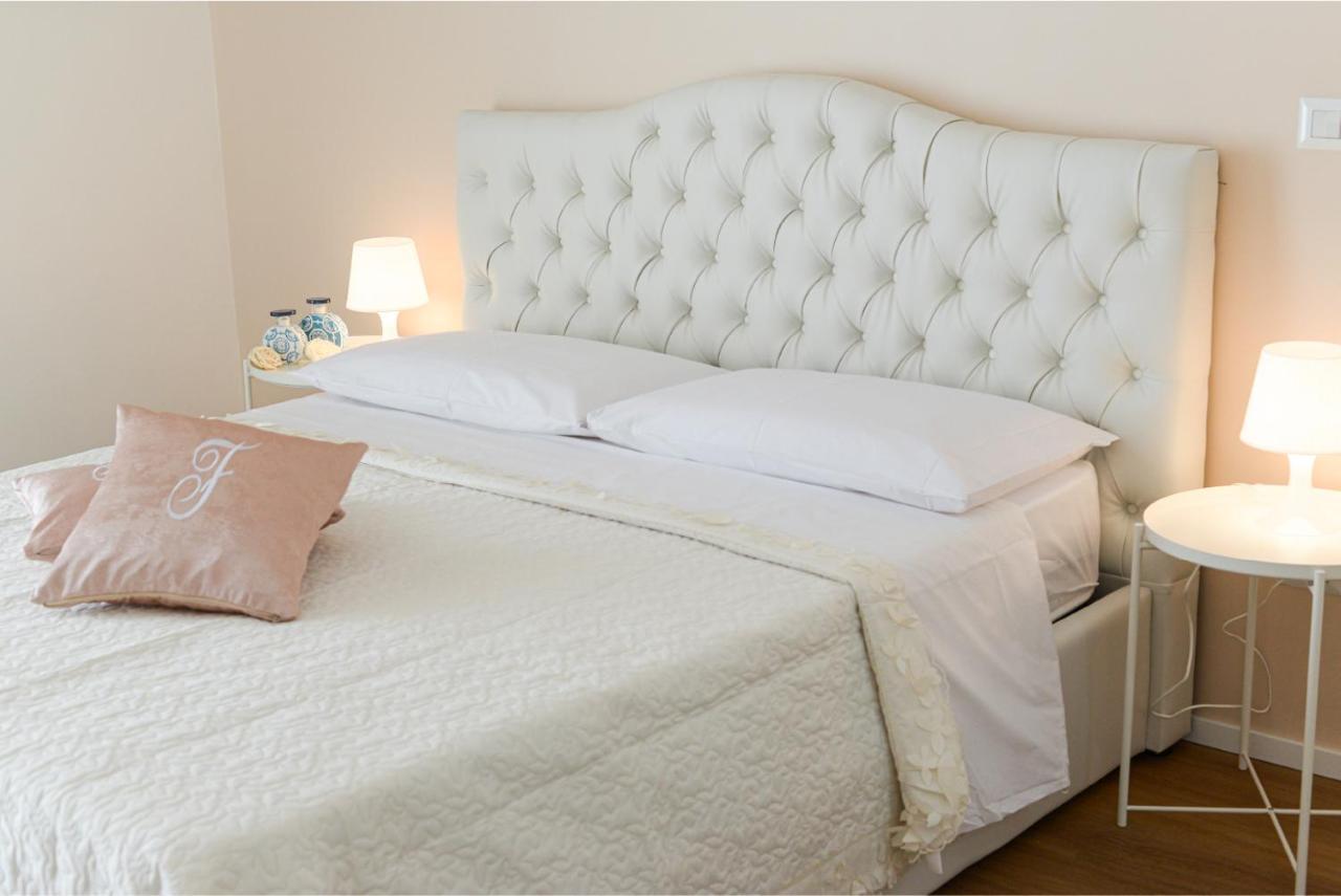 Filomena Chic Apartment คาตาเนีย ภายนอก รูปภาพ