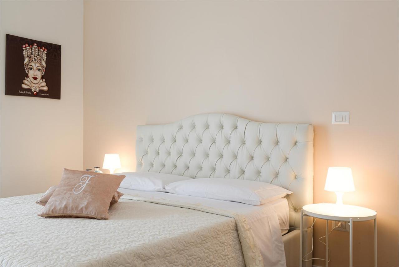 Filomena Chic Apartment คาตาเนีย ภายนอก รูปภาพ