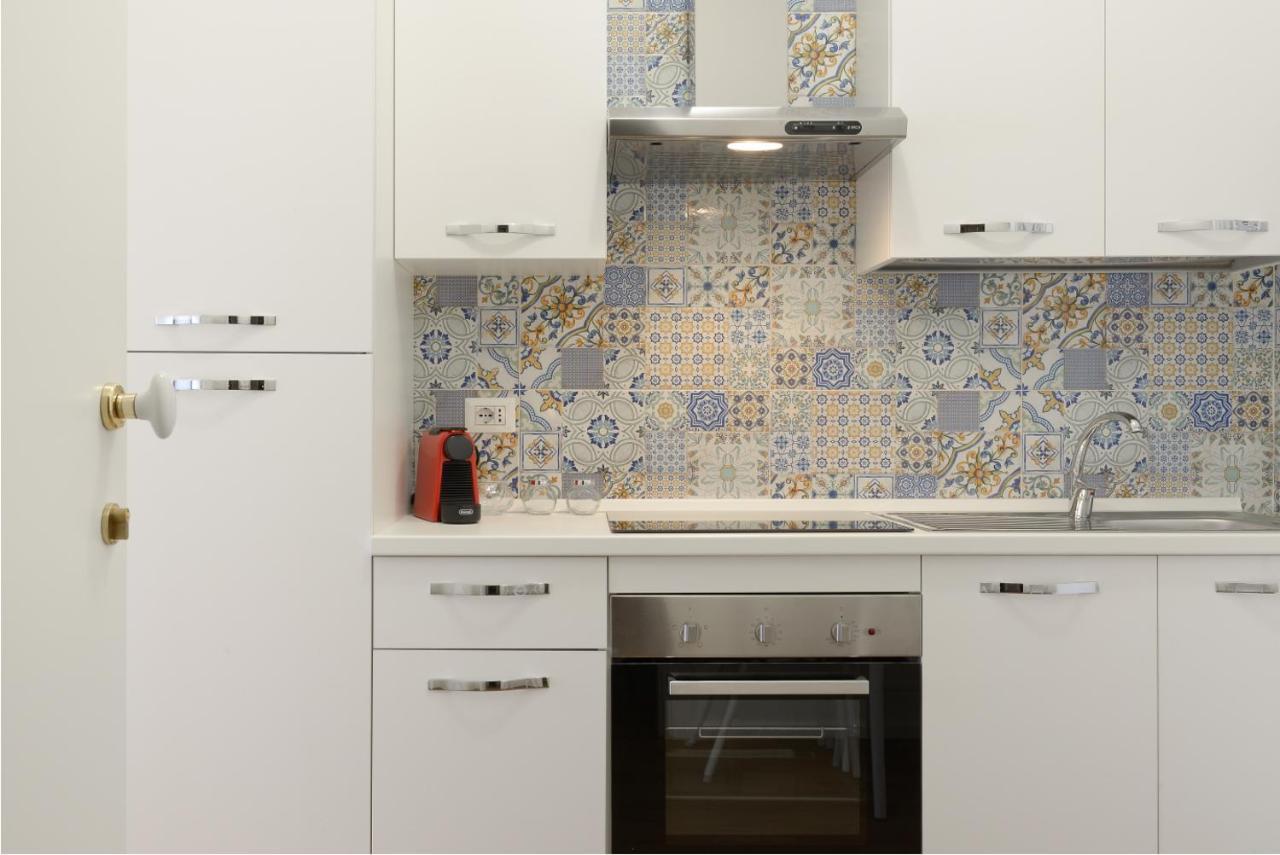 Filomena Chic Apartment คาตาเนีย ภายนอก รูปภาพ