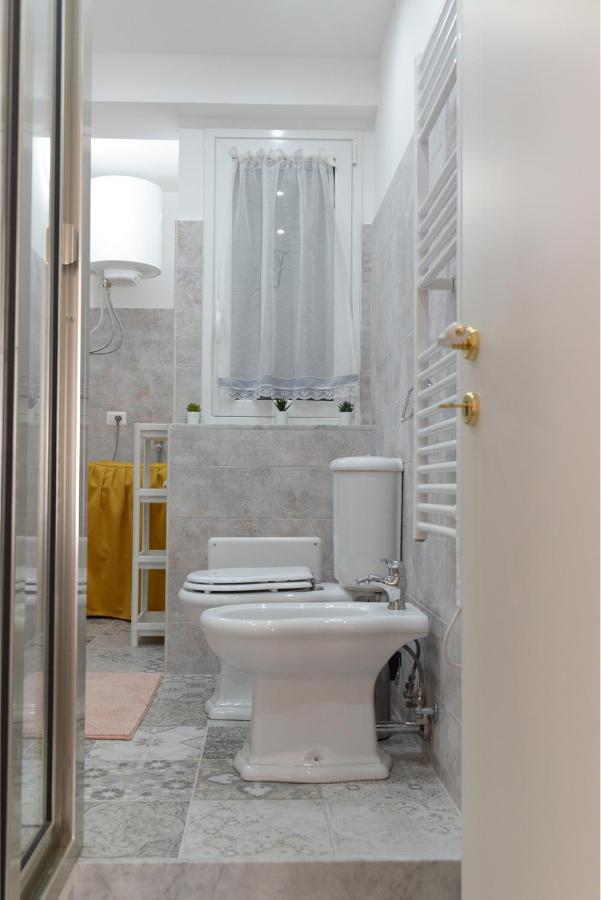 Filomena Chic Apartment คาตาเนีย ภายนอก รูปภาพ