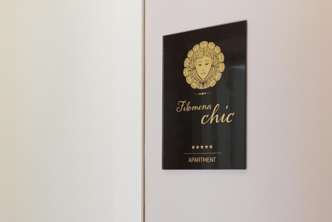 Filomena Chic Apartment คาตาเนีย ภายนอก รูปภาพ